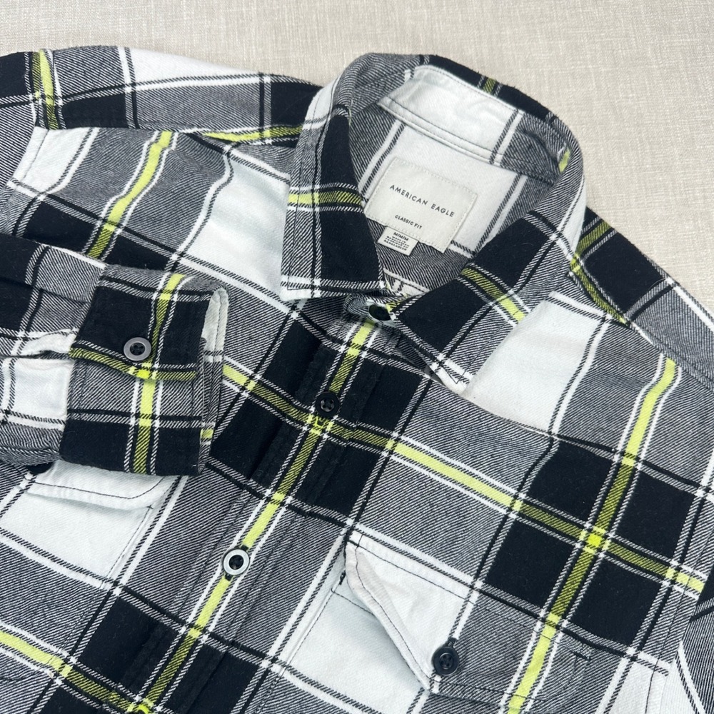 American Eagle Flannel Shirt Mens M Black White Plaid Classic Fit Button Down